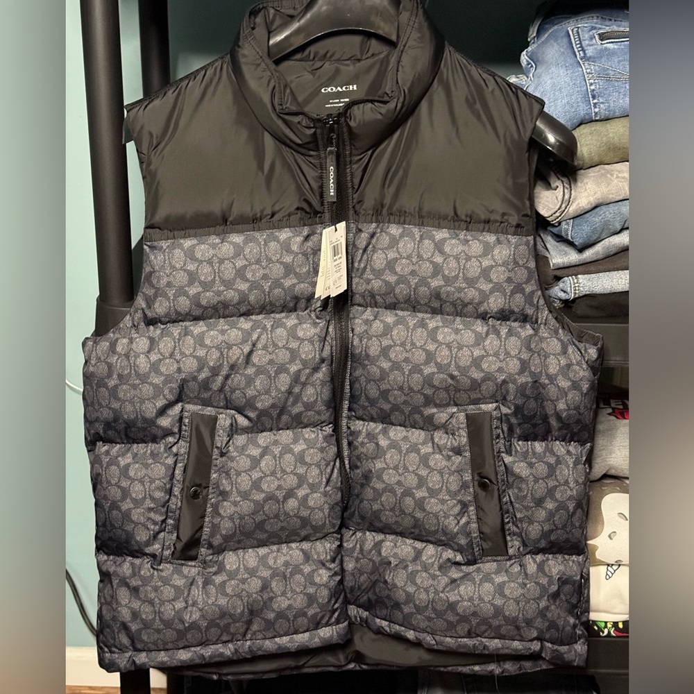 NWT.  Coach Logo Puffer Down Vest Charcoal Black XL Men's MSRP $394